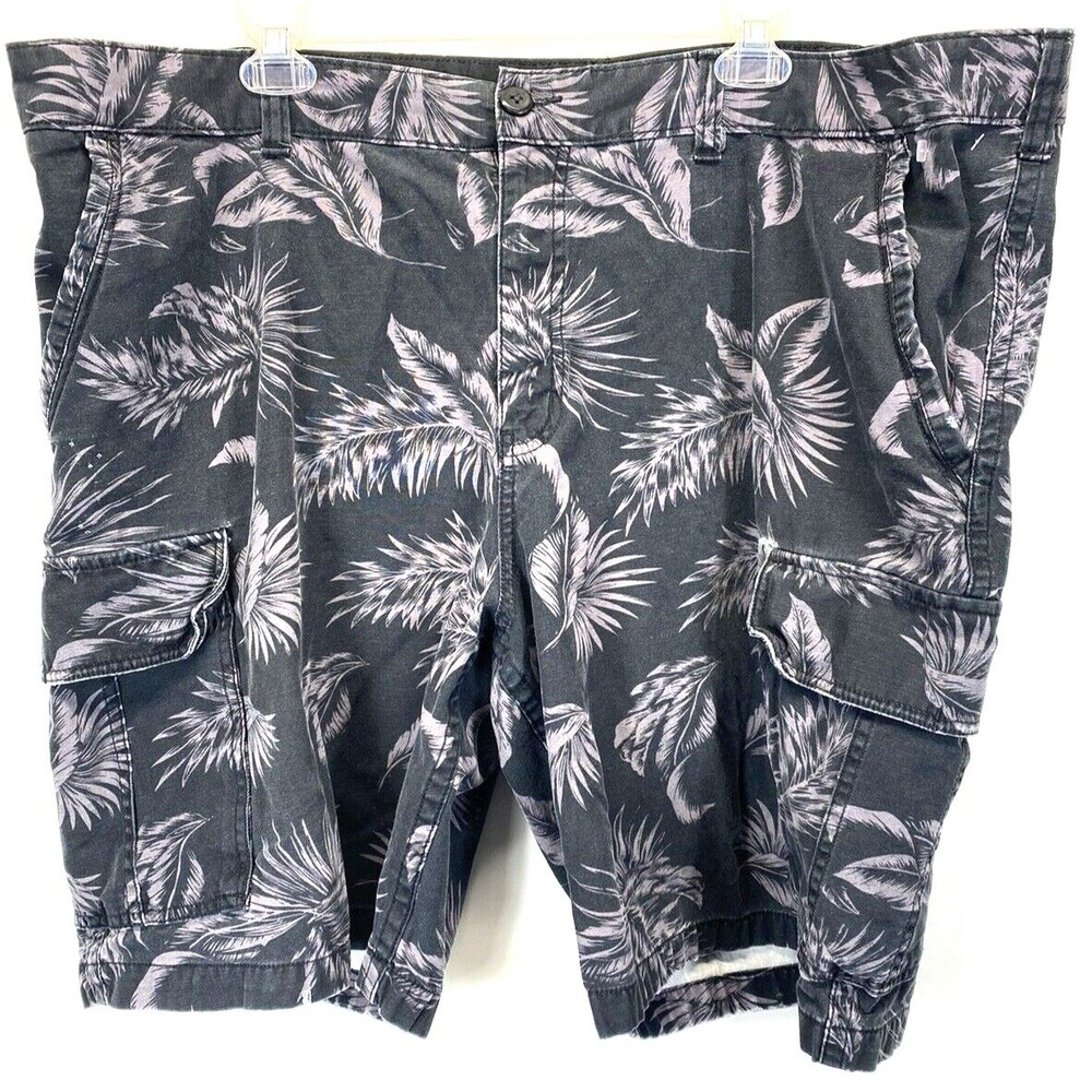 Faded Glory Men's Black w/Violet Floral Designs Cargo Shorts Size 46 w/defect**